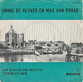 ANNIE DE REUVER EN MAX VAN PRAAG - Aan de haven van Enkhuizen